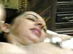 يحصل خاطئين العربية لها محلوق الهرة مارس الجنس من قبل صياح الديك الكبير - اباحي الهواة